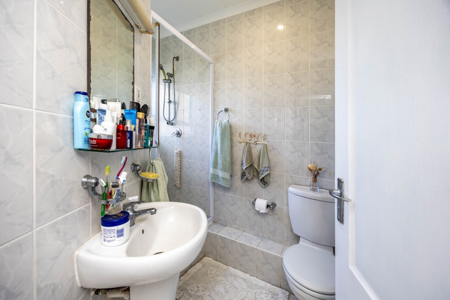 5 Bedroom Property for Sale in Gonubie North Eastern Cape